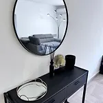 شقة парк круазет , 3 комнаты , с террасой и паркингом ,